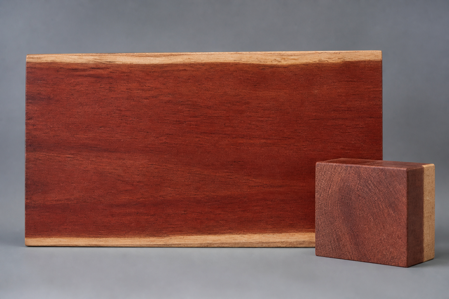 Osun camwood face-grain board and end-grain block